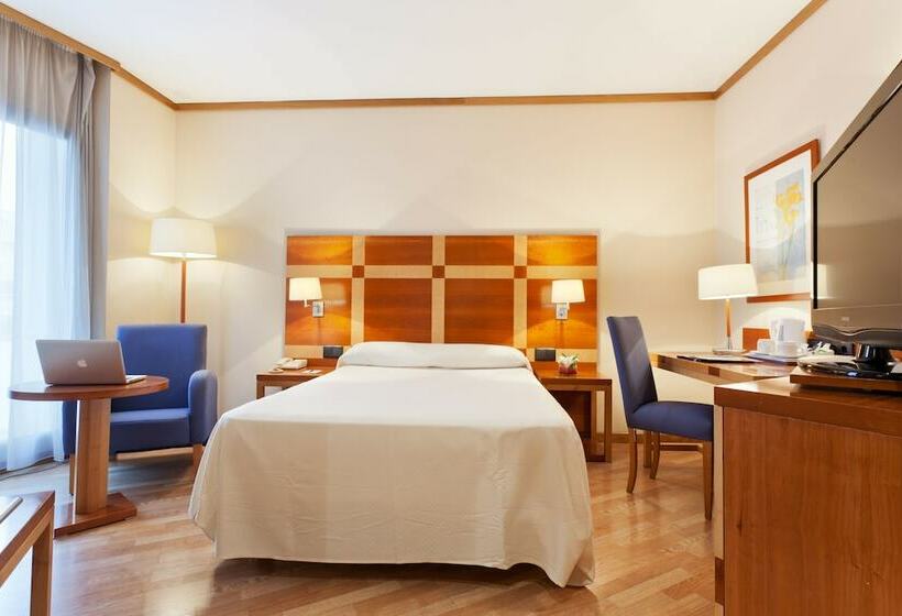 غرفة قياسية, Senator Parque Central