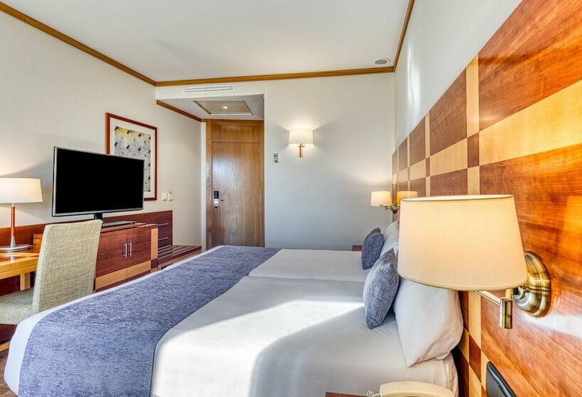 غرفة قياسية, Senator Parque Central