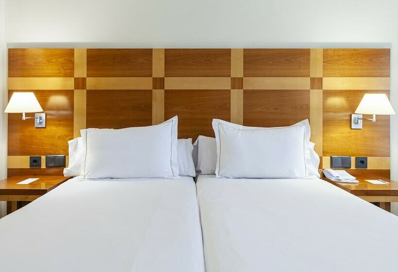 غرفة قياسية, Senator Parque Central