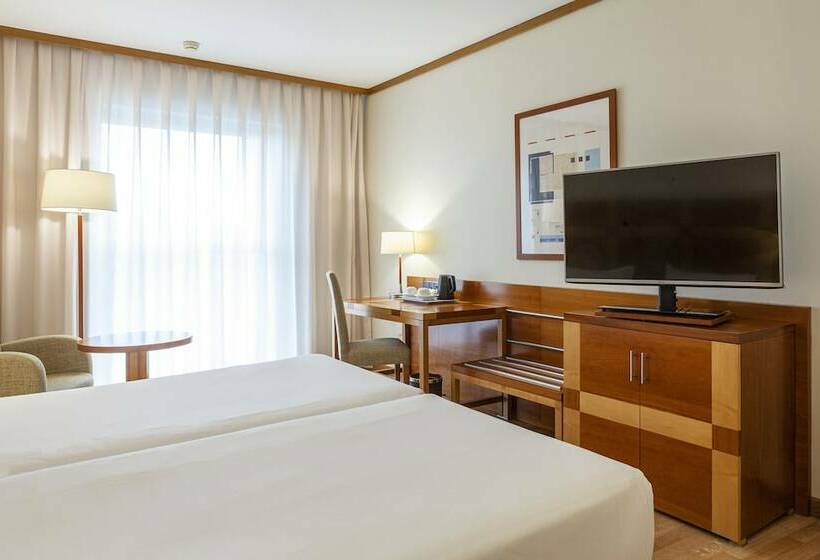 غرفة قياسية, Senator Parque Central