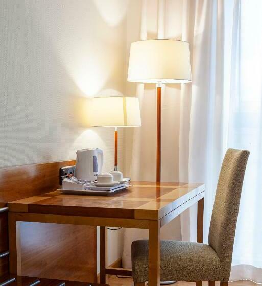 غرفة قياسية ثلاثية, Senator Parque Central