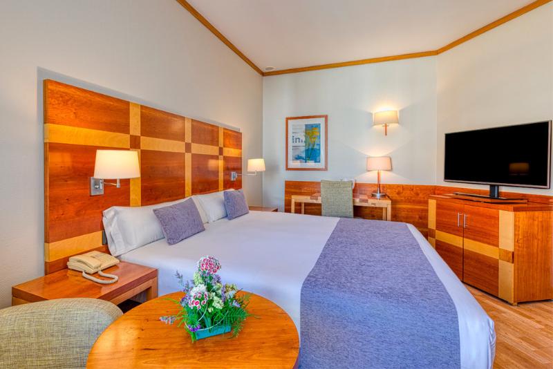 غرفة قياسية, Senator Parque Central