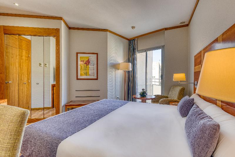 غرفة قياسية فردية, Senator Parque Central