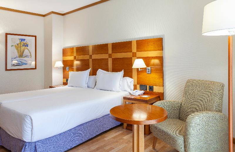 غرفة قياسية, Senator Parque Central