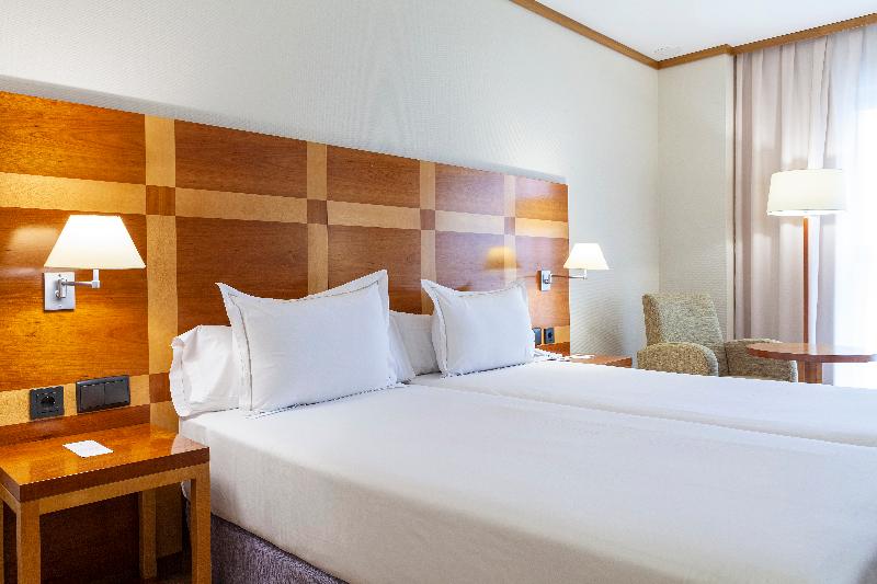 غرفة قياسية, Senator Parque Central