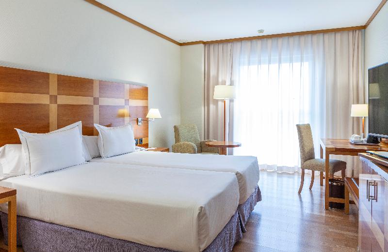 غرفة قياسية, Senator Parque Central