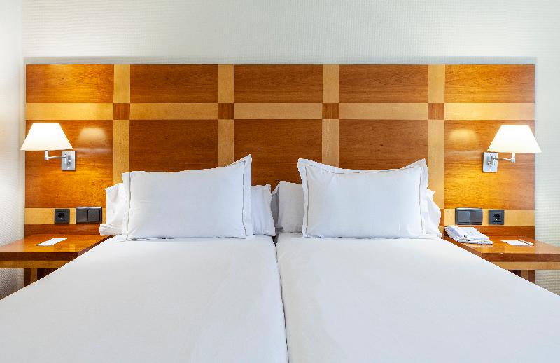 غرفة قياسية, Senator Parque Central