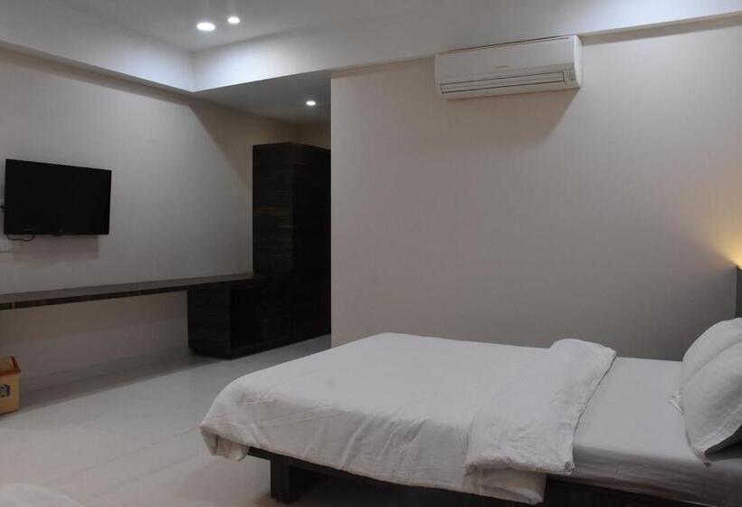 اتاق لوکس سه تخته, President Banquet & Lawns