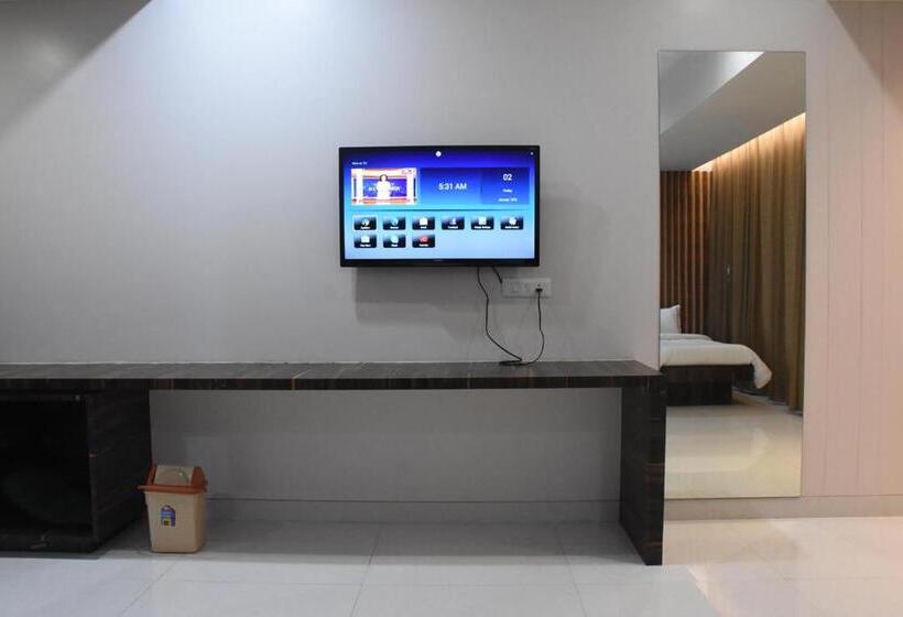 اتاق لوکس سه تخته, President Banquet & Lawns