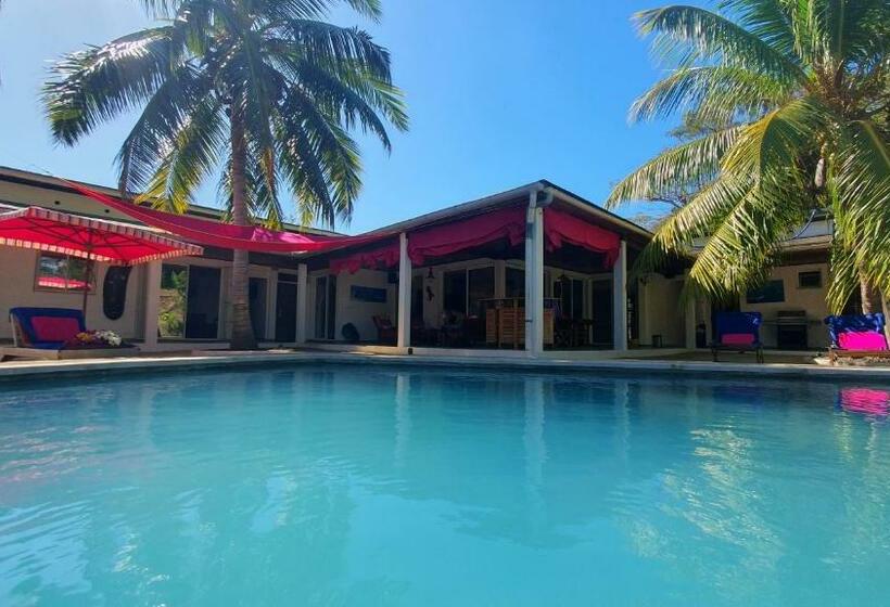 اتاق استاندارد با چشم‌انداز استخر, Villa Les Cocotiers