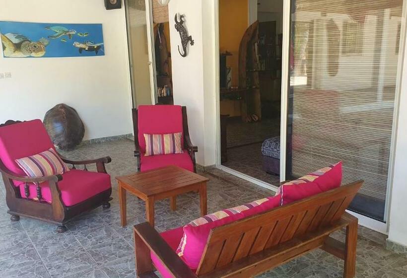 اتاق استاندارد با چشمانداز استخر, Villa Les Cocotiers