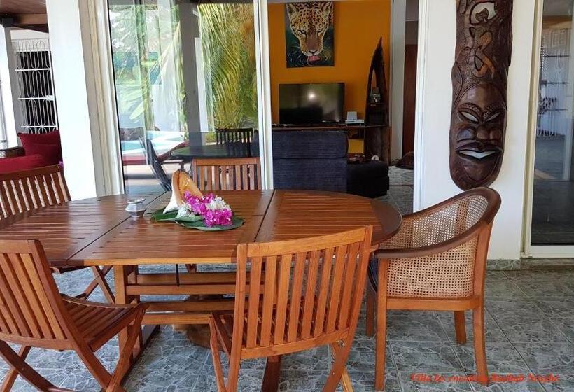 اتاق استاندارد با چشم‌انداز استخر, Villa Les Cocotiers