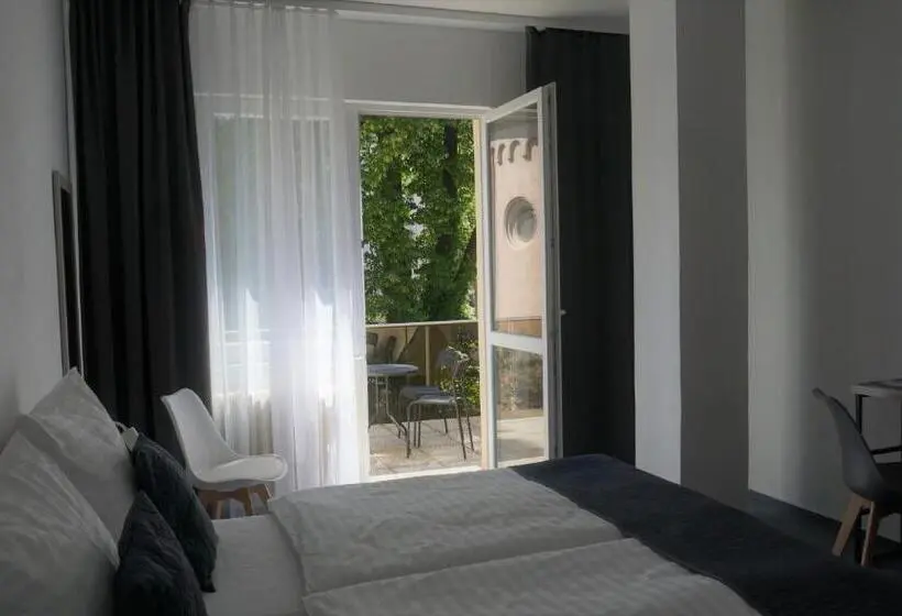 اتاق استاندارد سه نفره, Metropol Cb