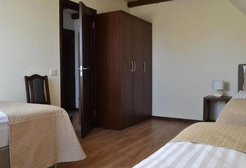 اتاق راحتی سه تخته, Central Hotel Radviliškis