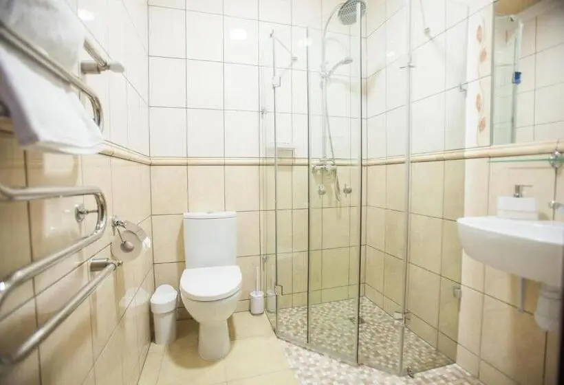 استودیو خانوادگی, Central Hotel Radviliškis