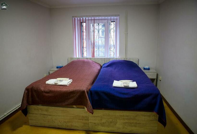 اتاق اکونومی, Guest House In Gyumri