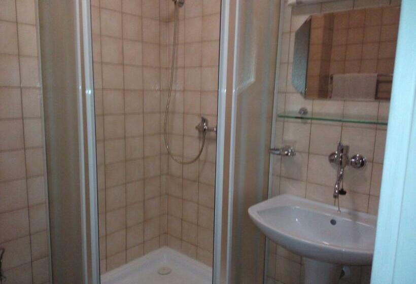 اتاق استاندارد یک نفره, Bestar