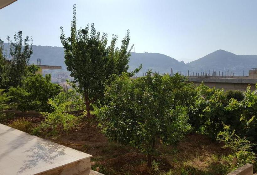 غرفة قياسية رباعية, Villa Zeneli