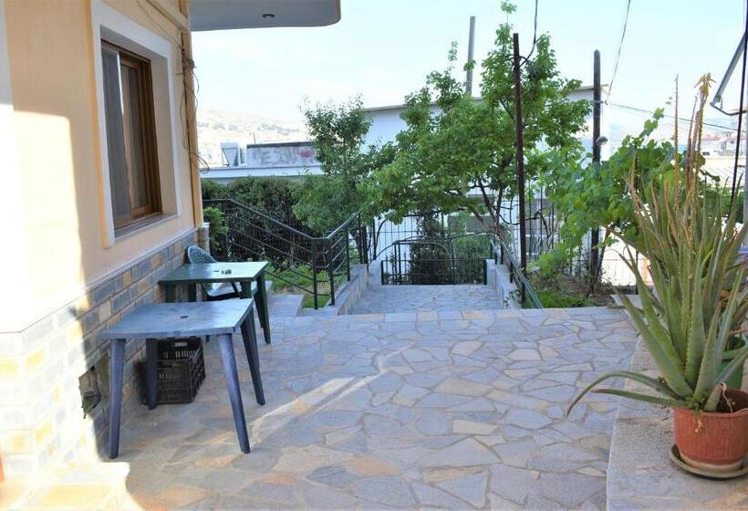 غرفة قياسية ثلاثية مطلة علي الحديقة, Villa Zeneli