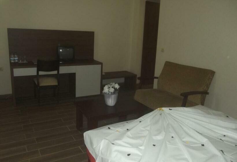 سوییت خانوادگی, Selcuk Uygulama Oteli̇