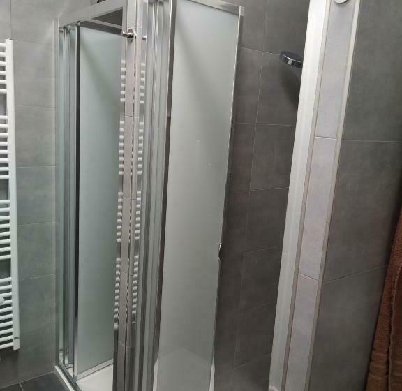 חדר סטנדרט לשלושה עם חדר אמבטיה משוף, Relax Hotel Valaška