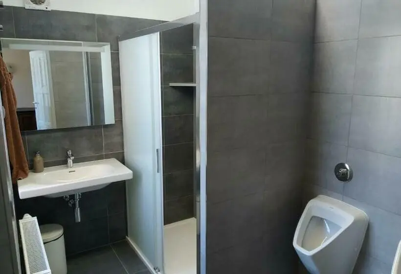 バスルーム共有のトリプルスタンダード, Relax Hotel Valaška