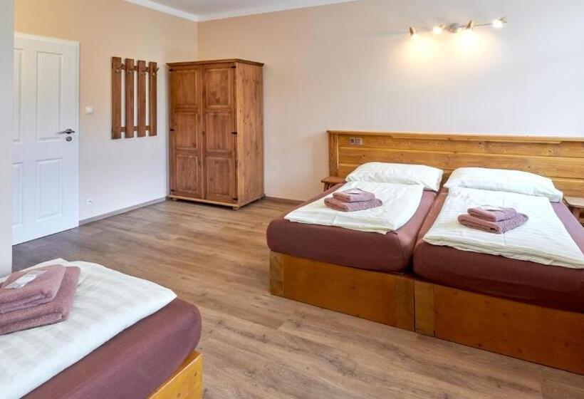 חדר סטנדרט לארבעה, Relax Hotel Valaška