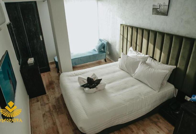 اتاق استاندارد سه تخته با چشمانداز, Cleopatra Pyramids View