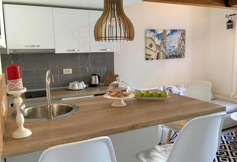 آپارتمان دوبلکس 1 خوابه, Central Split Rooms And Apartments Paese