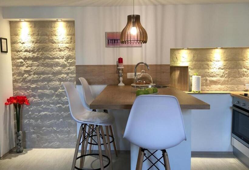 آپارتمان دوبلکس 1 خوابه, Central Split Rooms And Apartments Paese