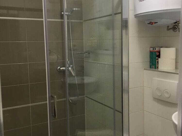 اتاق استاندارد, Central Split Rooms And Apartments Paese