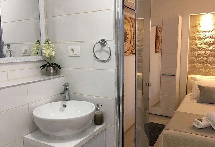 اتاق استاندارد, Central Split Rooms And Apartments Paese