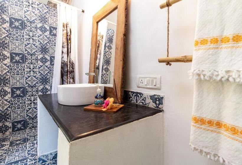 Quarto Deluxe com Sacada, The Hammock Goa