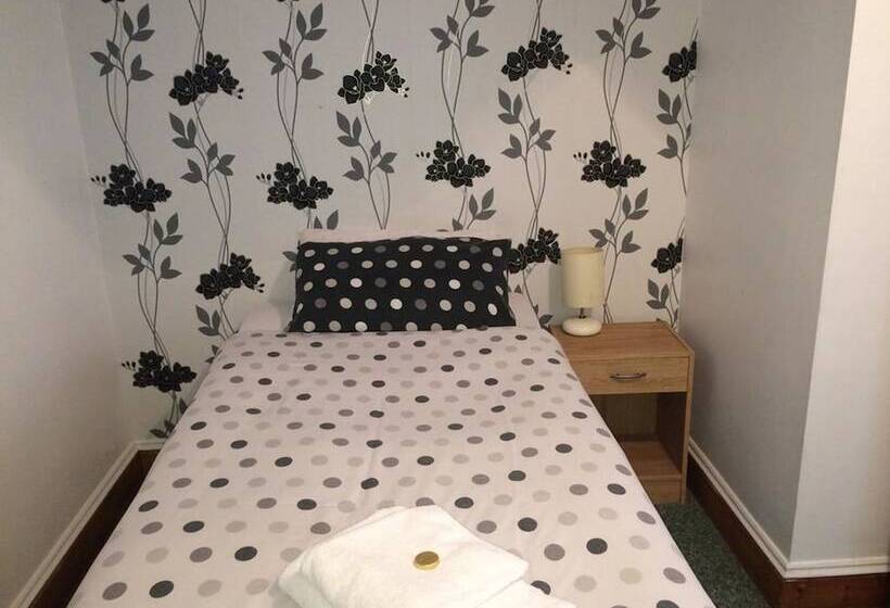 غرفة قياسية فردية, Charlotte House