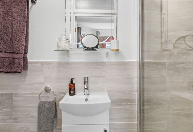 اتاق سوپریور, Cherwood Guest House