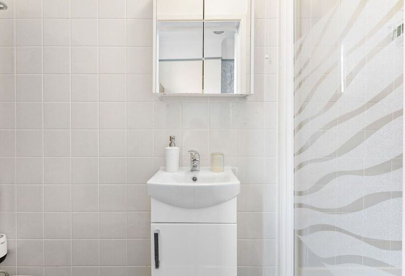 اتاق استاندارد یک نفره, Cherwood Guest House