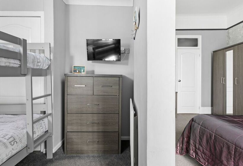 اتاق خانوادگی, Cherwood Guest House