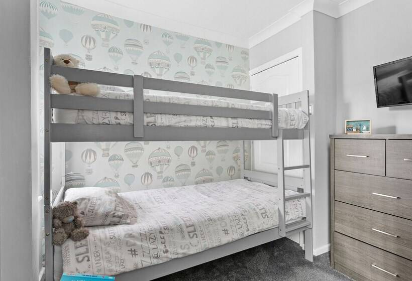 اتاق خانوادگی, Cherwood Guest House