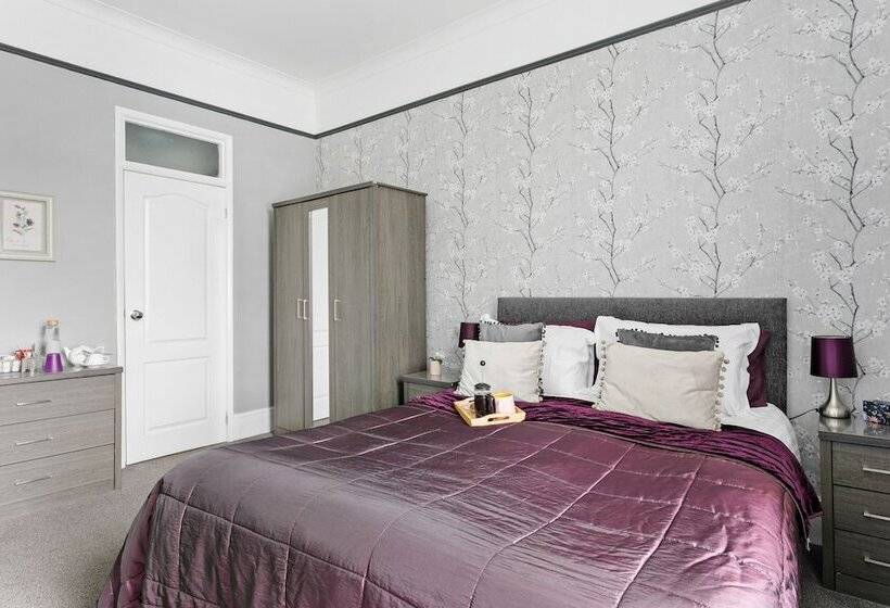 اتاق خانوادگی, Cherwood Guest House