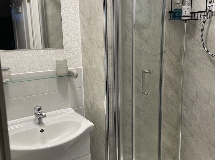 اتاق استاندارد, Cherwood Guest House