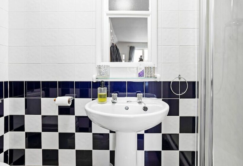 اتاق سوپریور, Cherwood Guest House