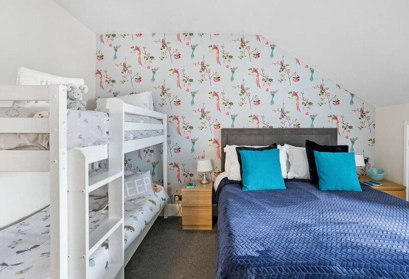 اتاق خانوادگی, Cherwood Guest House