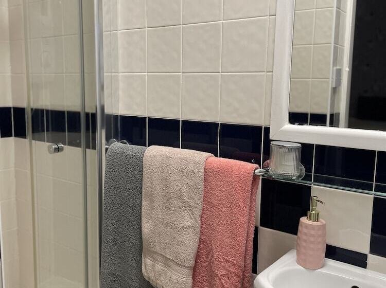 اتاق استاندارد, Cherwood Guest House