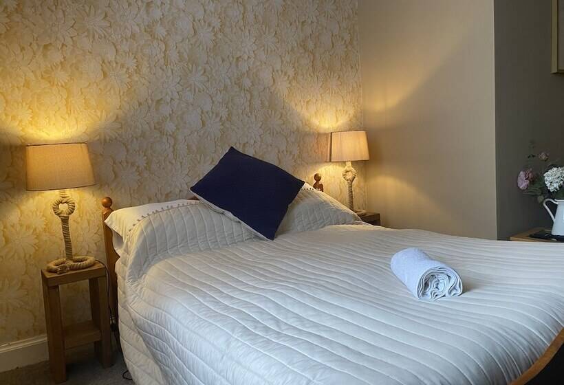 Номер Стандарт, Ernespie House