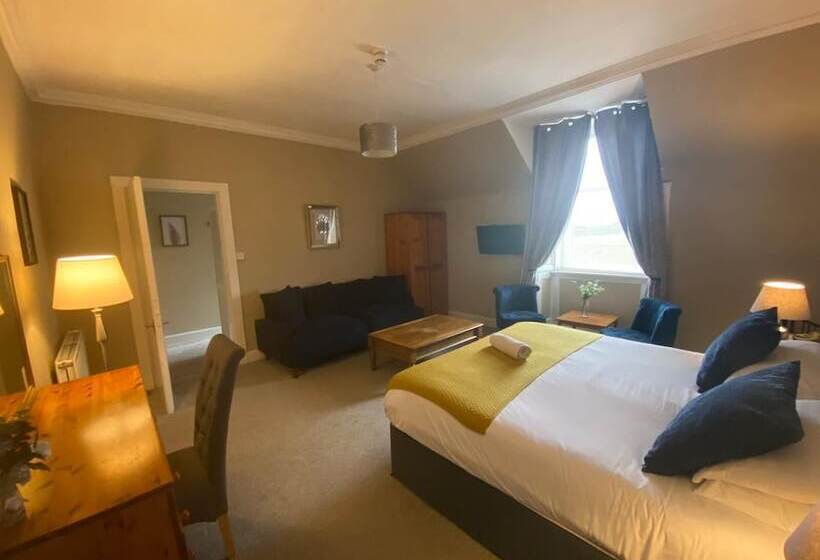 Полулюкс, Ernespie House