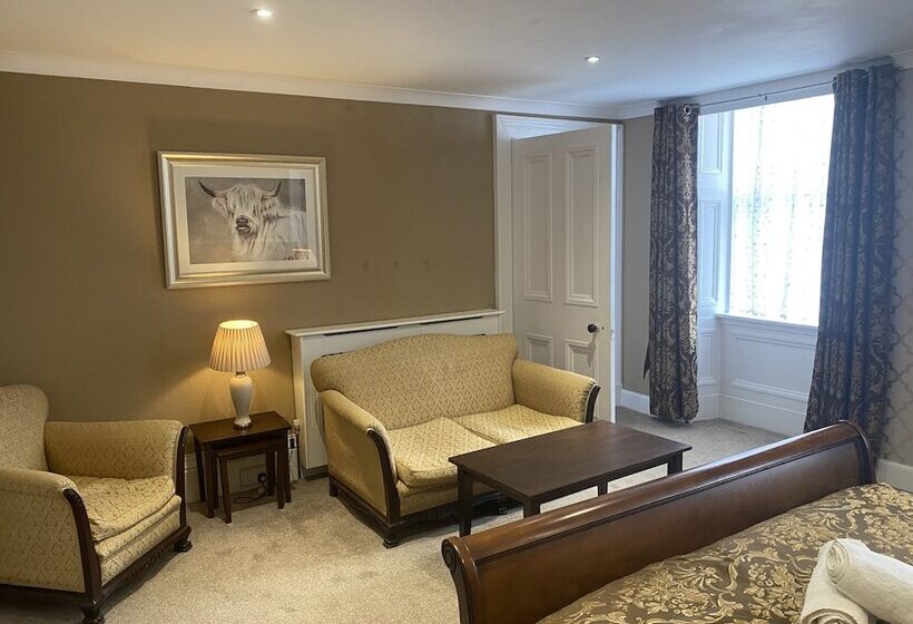 Номер Стандарт, Ernespie House