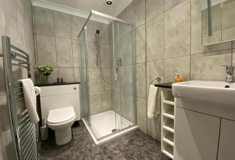 家庭间, Ernespie House