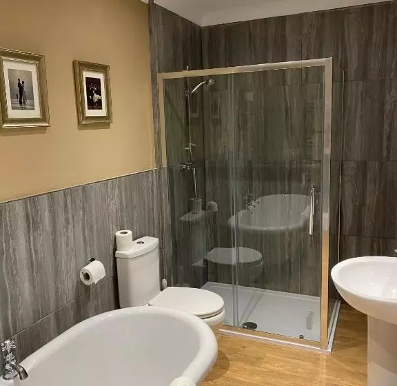 اتاق لوکس با تخت بزرگ, Ernespie House