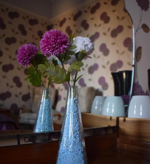 디럭스 룸, Gifford House