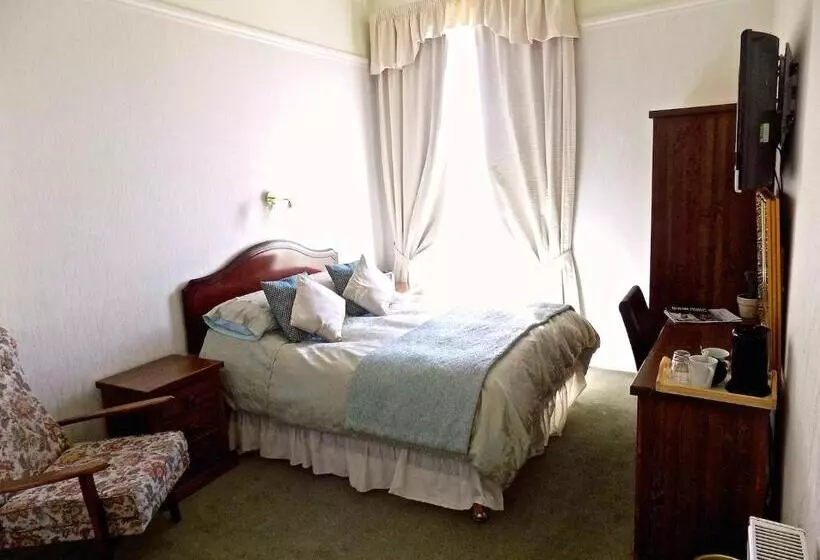 اتاق لوکس با تخت بزرگ, Gifford House